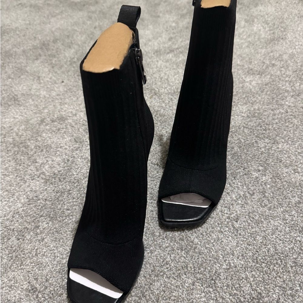 Jennifer Lopez Black Heeled Boots with Chunky Heel